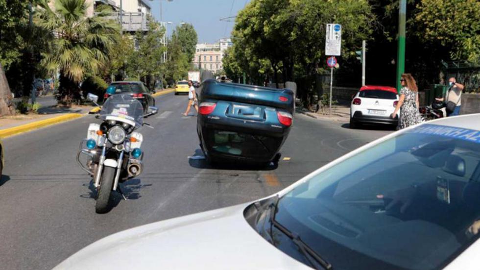 Αναποδογύρισε αμάξι στη Λ. Αλεξάνδρας! 